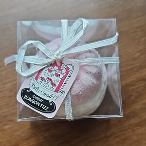 NIB Smith & Vandiver Cherry Bonbon Fizz Bath Bomb - Pink & White